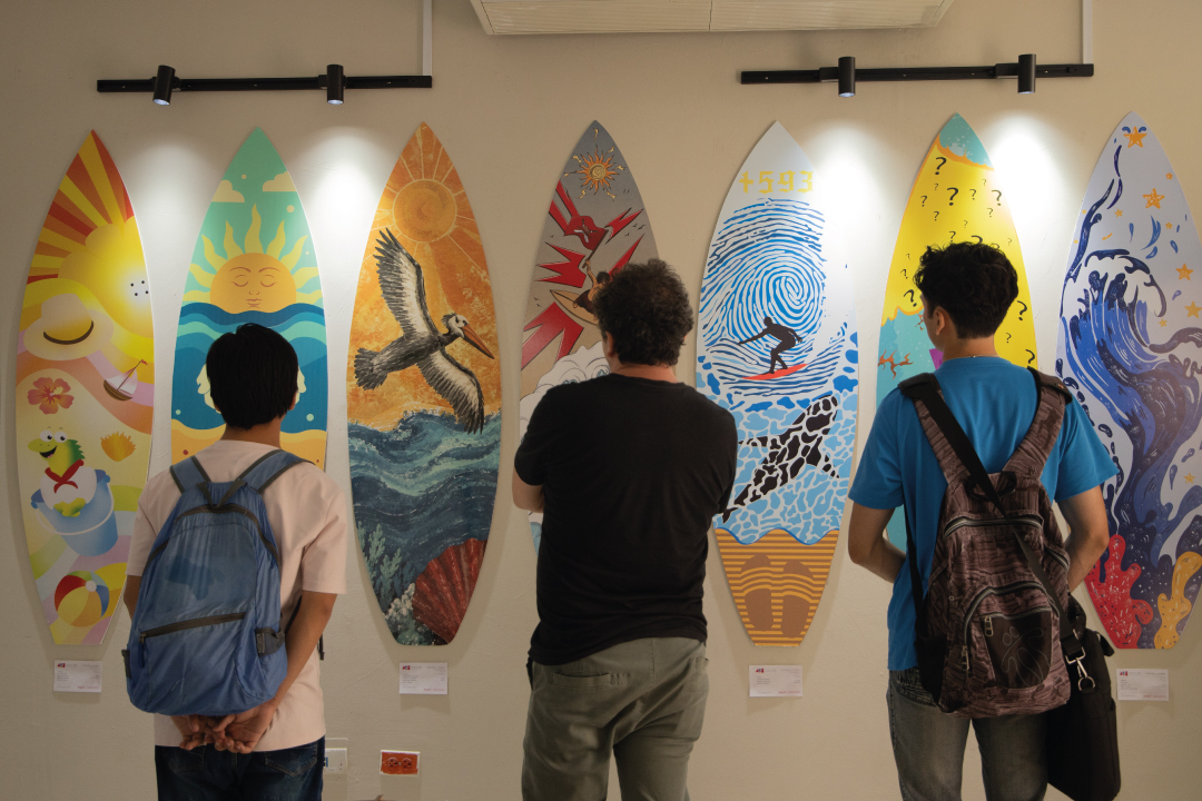 Surfeando-arquetipos-costeños-conecta-diseño,-identidad-y-cultura-Exhibicion