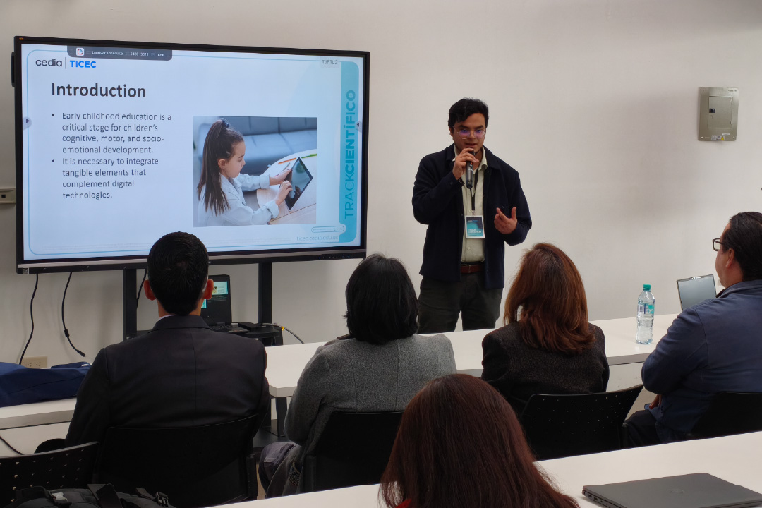 Michael Arce Sierra presenta investigación sobre cuentos infantiles con realidad aumentada en TICEC 2026
