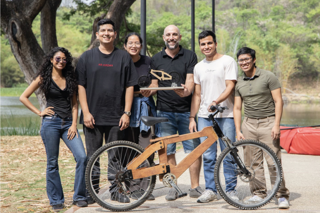 Estudiantes de Diseño de Productos realizan pruebas de validación técnica de prototipos funcionales
