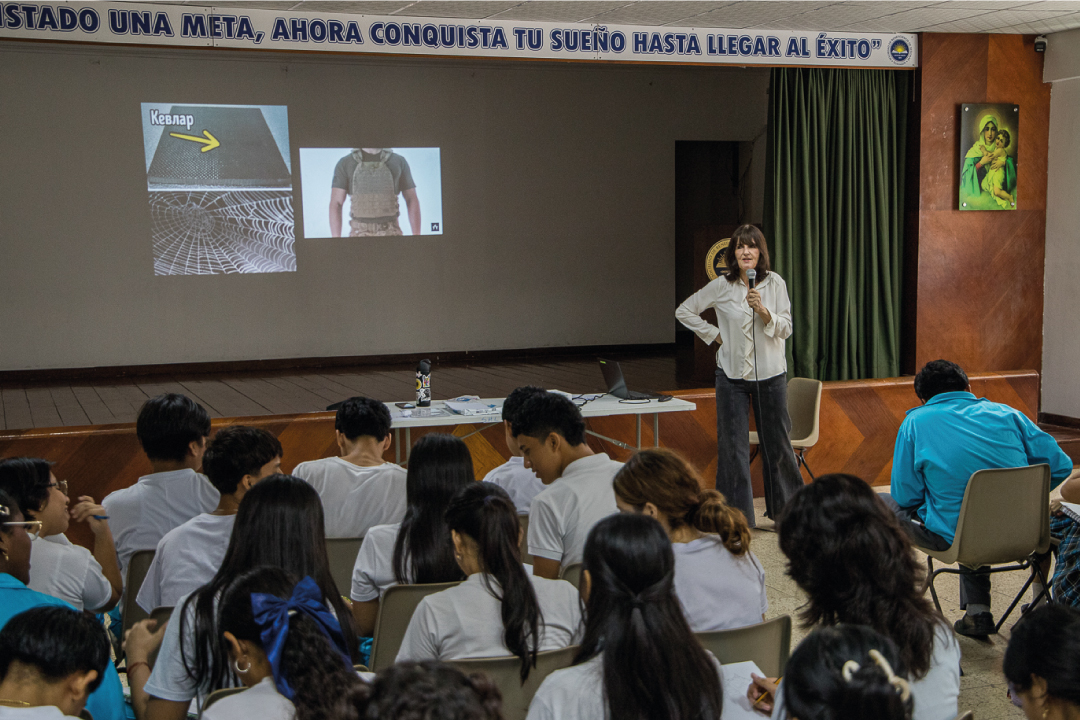 FADCOM lleva un taller práctico de creatividad 