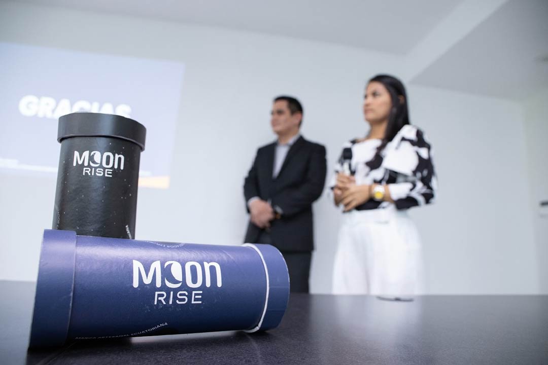 Maestrantes FADCOM proyectan el diseño de marcas en escenarios internacionales