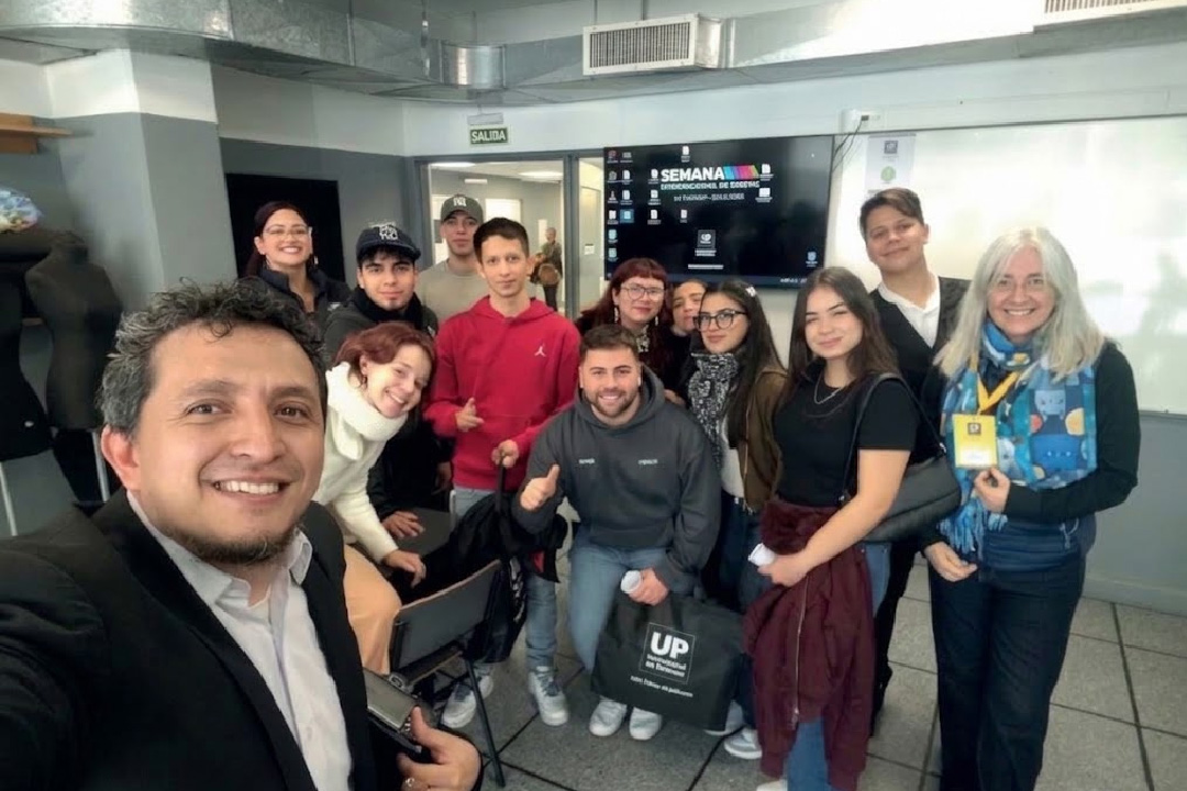 José Luis Castro presenta el proyecto Alquimia Plástica en la Semana Internacional del Diseño de la Universidad de Palermo