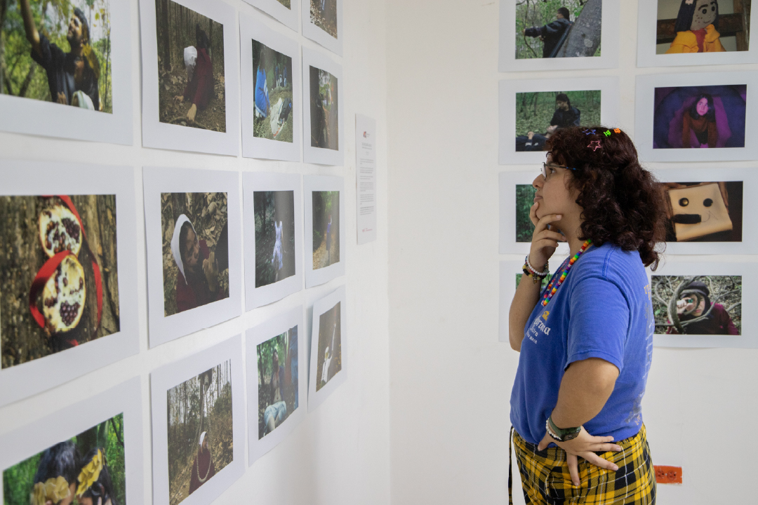 From the frame to the story: photographic narratives constructed in sequence