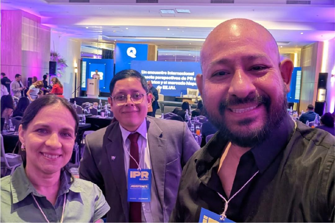 Docentes de FADCOM participan en iPR Summit 2026