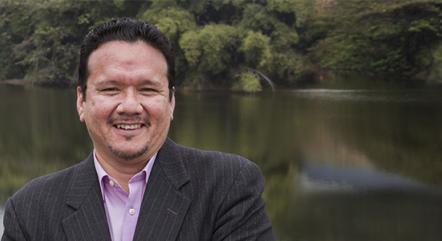 Marcelo Báez se destaca en la Feria del Libro de Guayaquil FADCOM