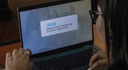 certificación internacional iPERiPEER docentes FADCOM ESPOL