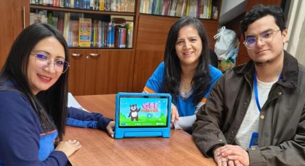 Michael Arce, a FADCOM professor, is conducting a research stay at the University of Azuay