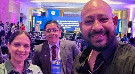 Docentes de FADCOM participan en iPR Summit 2026